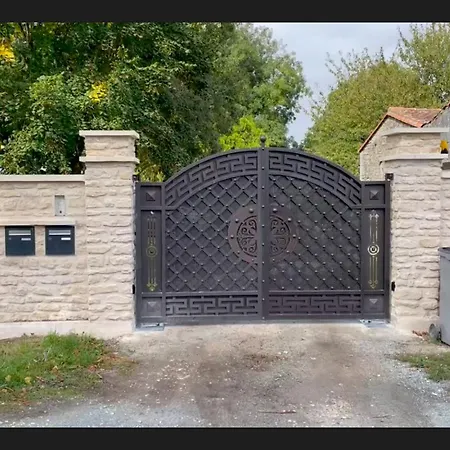 Le Petit Franc Cosy Proche Tous Commerces Holiday home